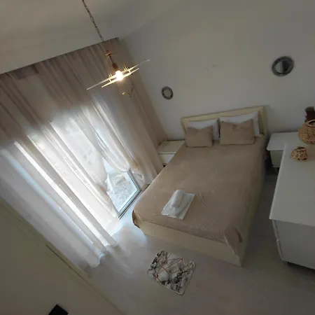 House Of Shine Nea Iraklitsa