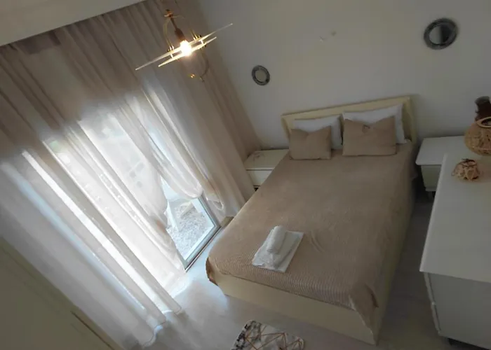 House Of Shine Nea Iraklitsa